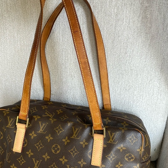 Authentic Louis Vuitton Shoulder Bag - Vintage July 2002, USA made - Picture 8 of 16